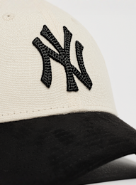 New Era, FEMALE 9FORTY Faux Suede MLB New York Yankees, beige, Image 3 of 4