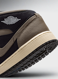 Jordan, Air Jordan 1 Mid SE (GS), black, Image 8 of 9