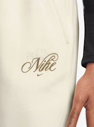 Nike, Sportswear Club Fleece Loose Graphic Pant, beige, Image 3 of 3