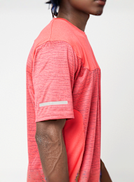 Under Armour, Tech Utility Shortsleeve, czerwony, Obraz 4 z 7