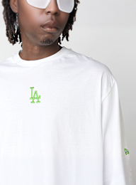 New Era, Oversized LA Dodgers MLB League Essential Tee, white, Image 3 of 5