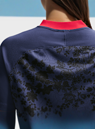 Nike  , Sportswear Trend Football Crop Top, blue, Image 4 of 5