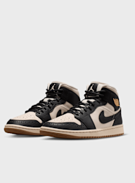 Jordan, Air Jordan 1 Mid SE, black, Image 3 of 9