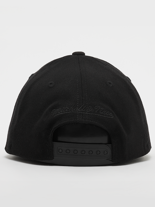 Mitchell & Ness, Classic Red Tonal Snapback Chicago Bulls, black, Image 2 of 4