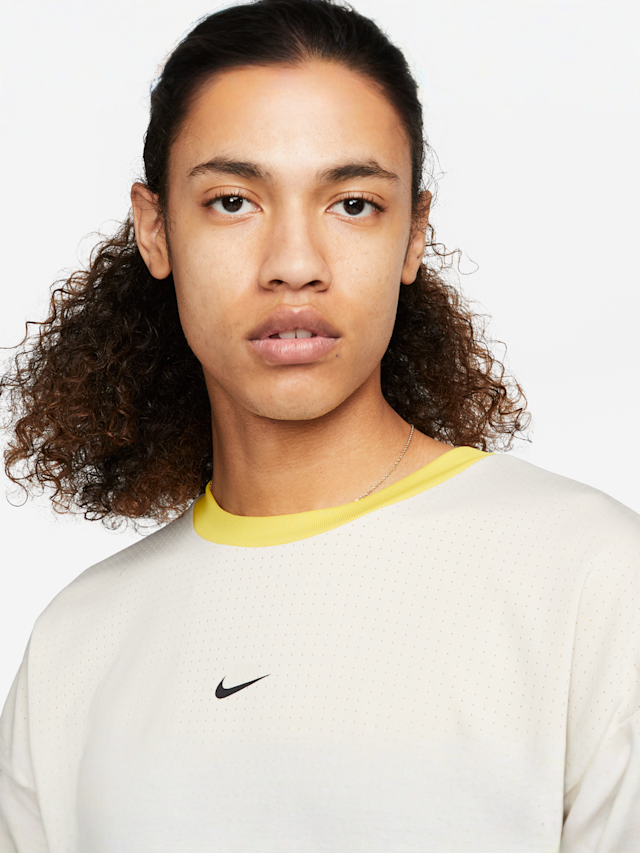 Nike, Sportswear Style Essentials Reversible Short-Sleeve Top, beige, Afbeelding 3 van 4