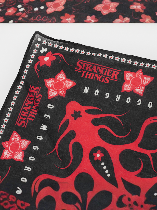 Karl Kani, x Stranger Things Signature Bandana, black, Image 3 of 4
