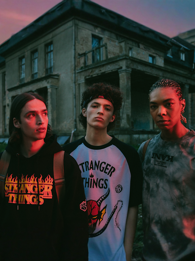 Karl Kani, x Stranger Things Signature Bandana, black, Image 4 of 4