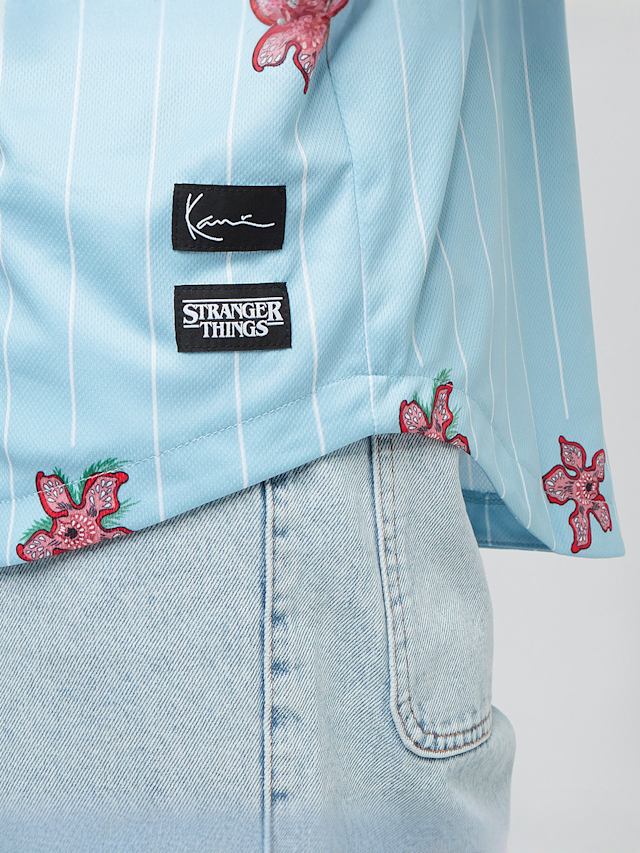 Karl Kani, x Stranger Things Woven Signature Pinstripe Baseball Shirt, blauw, Afbeelding 4 van 6