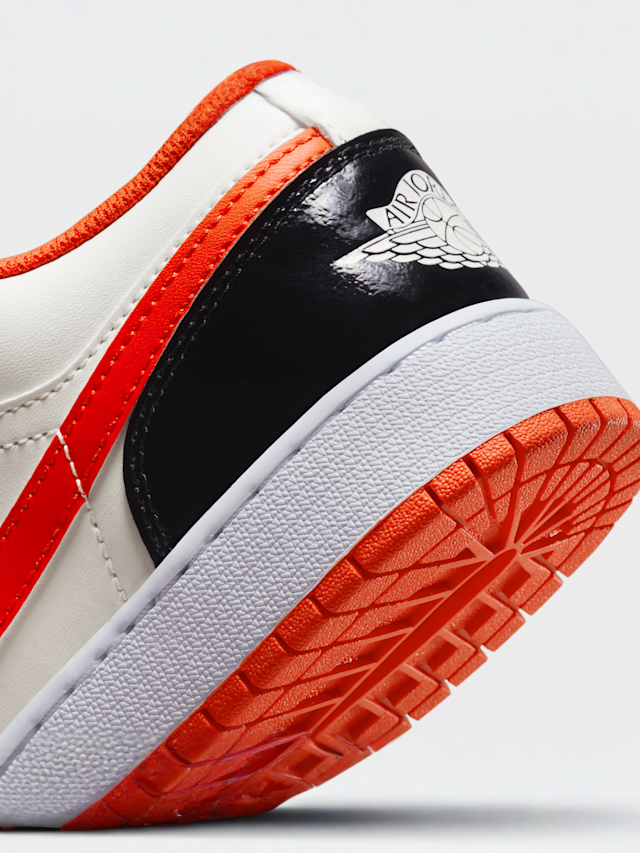 Jordan, 1 Low SE (GS), orange, Image 8 of 8