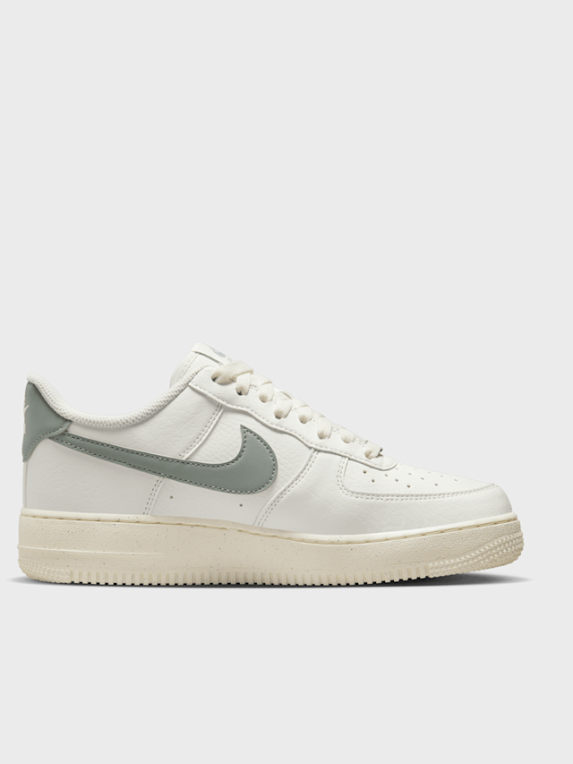 Nike, WMNS Air Force 1 '07 Next Nature, biały, Obraz 2 z 8