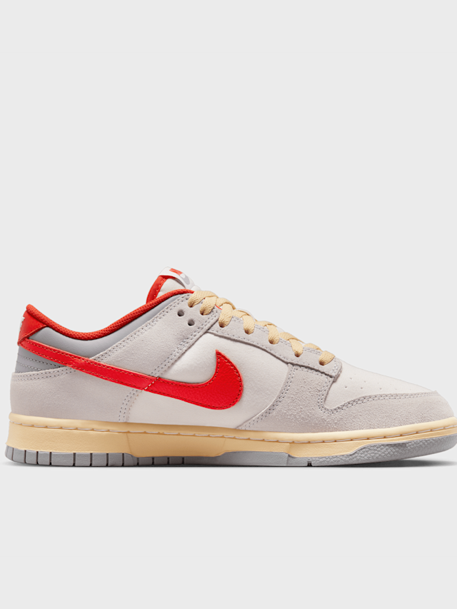 Nike, Dunk Low SE, white, Image 2 of 8