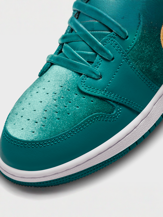Jordan, 1 Low SE (GS), turquoise, Image 8 of 8