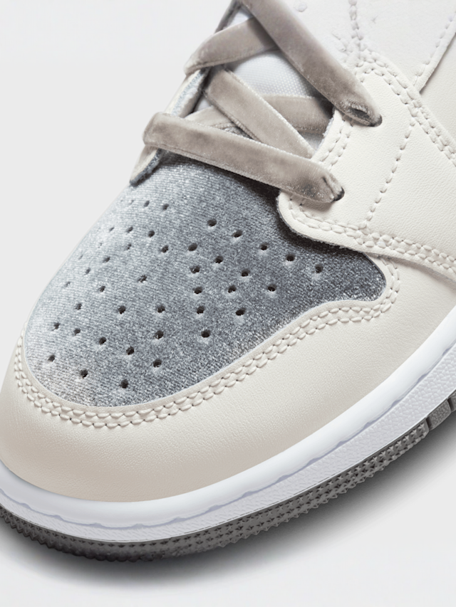 Jordan, Air Jordan 1 Mid SE Soft (GS), white, Image 7 of 8