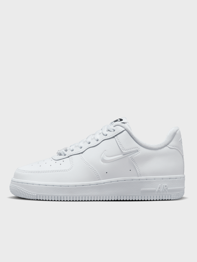 Nike, WMNS Air Force 1 '07 SE, white, Image 1 of 9