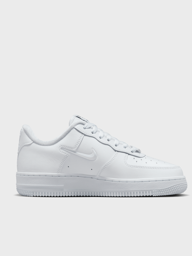 Nike, WMNS Air Force 1 '07 SE, white, Image 2 of 9