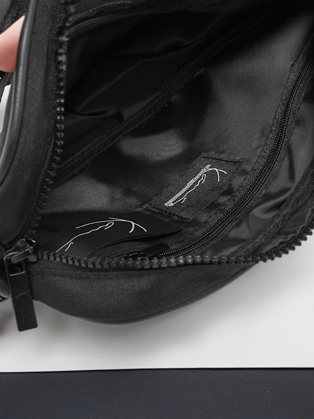 Karl Kani, Signature Essential Messenger Bag, black, Image 4 of 4