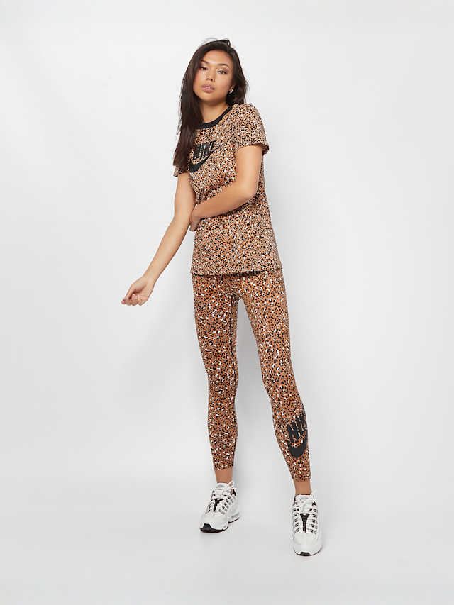 Nike, Sportswear Essentials Low Brand Read T-Shirt, light pink, Image 4 of 4