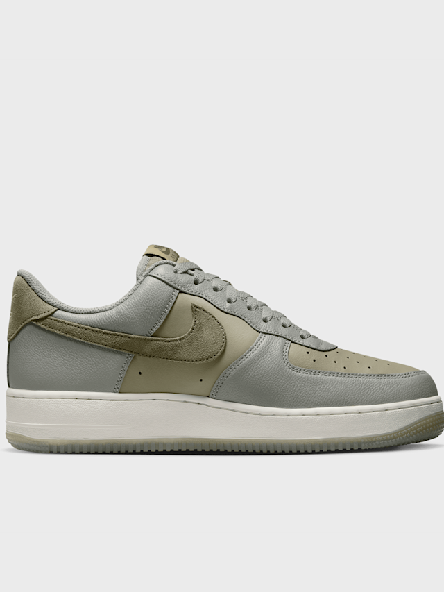Nike, Air Force 1 '07, green, Image 2 of 8