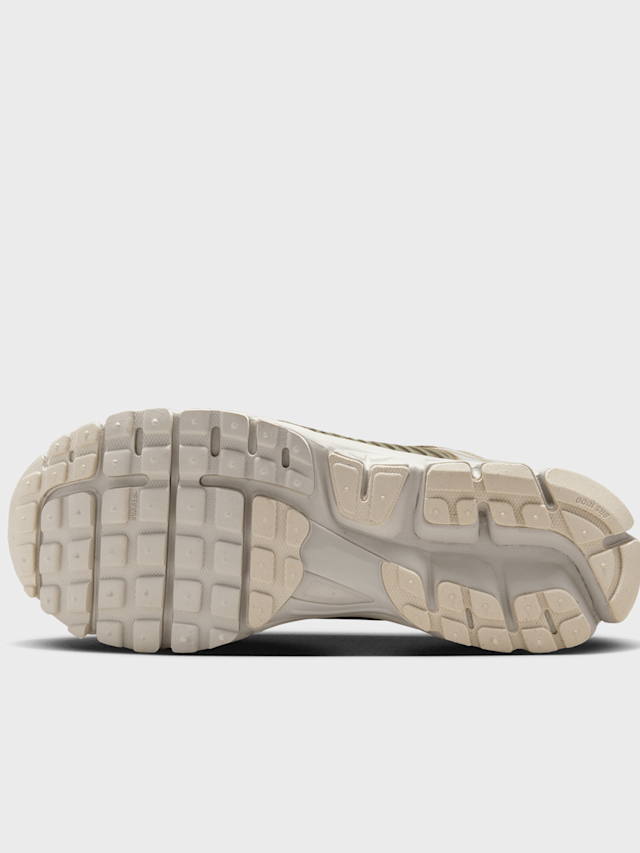 Nike, Zoom Vomero 5, green, Image 3 of 9