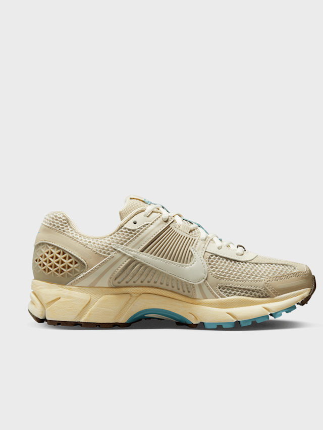 Nike, WMNS Zoom Vomero 5, beige, Image 2 of 9
