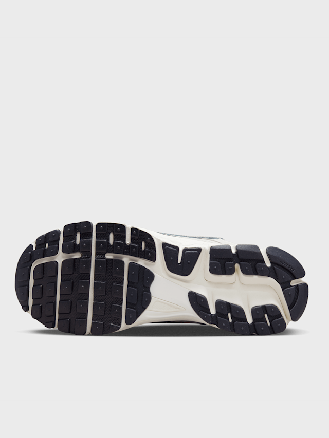 Nike, WMNS Zoom Vomero 5, grey, Image 3 of 9