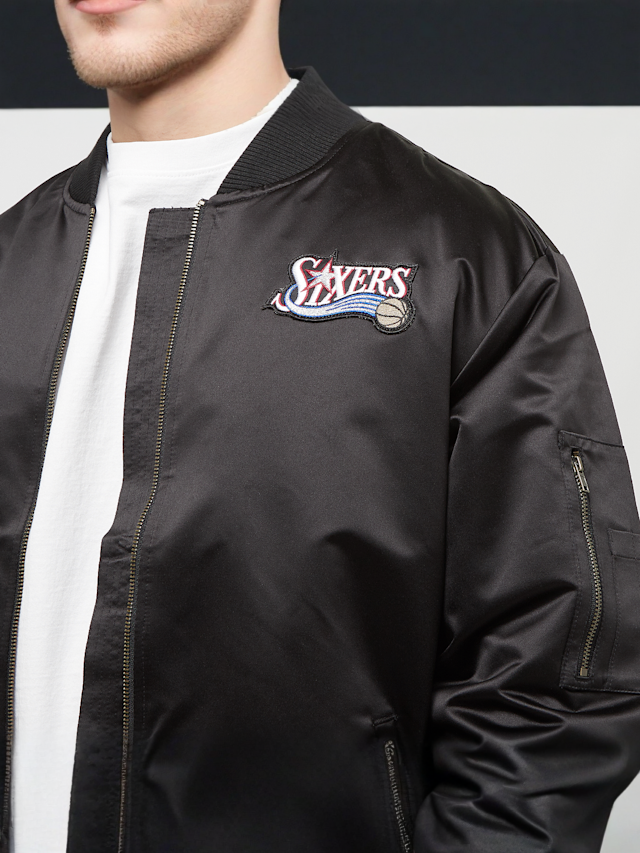 Mitchell & Ness, NBA Lightweight Satin Bomber Philadelphia 76ers, black, Image 3 of 7