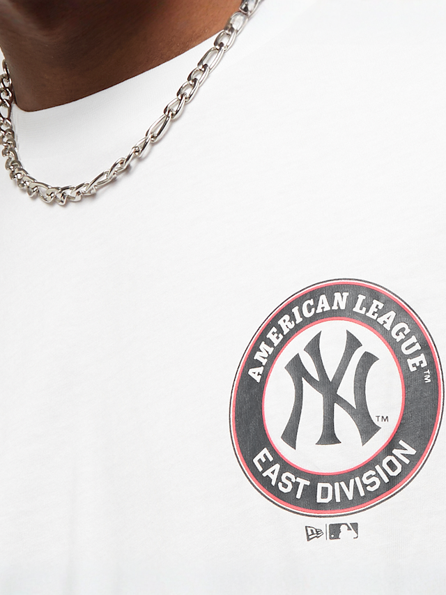 New Era, MLB Player Graphic Oversized Tee New York Yankees, white, Image 3 of 7