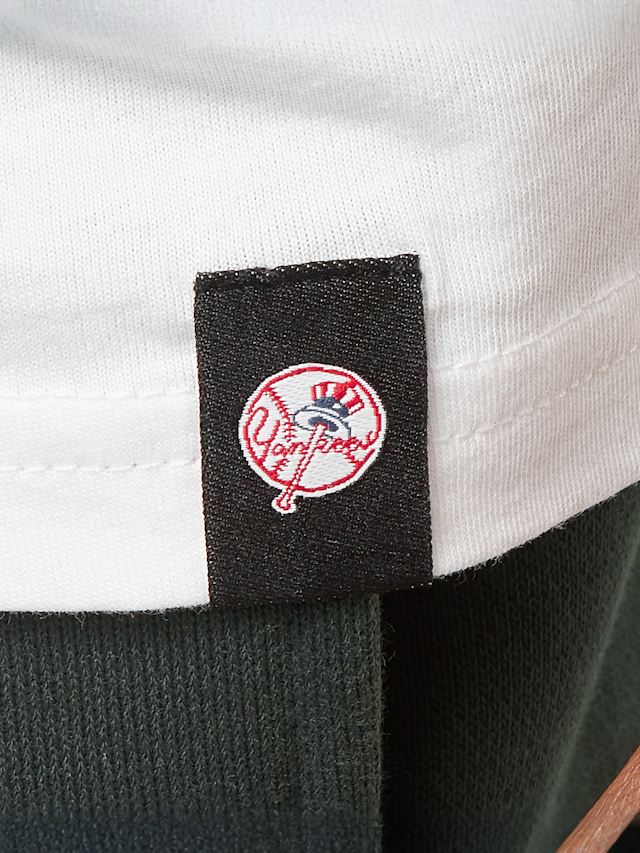 New Era, MLB Player Graphic Oversized Tee New York Yankees, white, Image 4 of 7