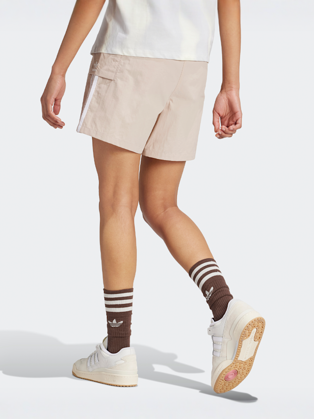 adidas Originals, Short 3-Stripes Cargo Summer Glow, beż, Obraz 2 z 5
