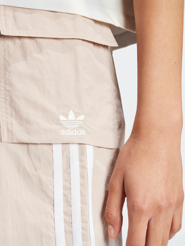 adidas Originals, Short 3-Stripes Cargo Summer Glow, beż, Obraz 3 z 5