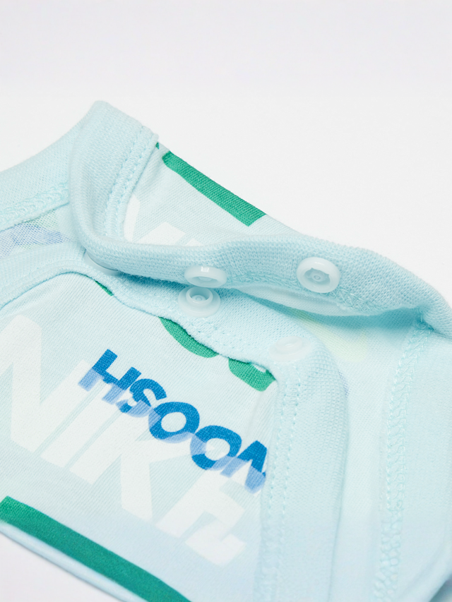 Nike, Junior Sportswear Playful Exploration All Over Print Bodysuit Pant Set, blauw, Afbeelding 5 van 7