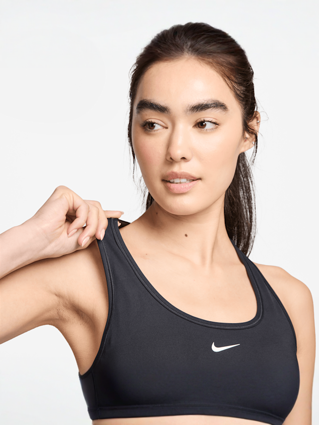 Nike, Swoosh Medium Support Padded Sports Bra, zwart, Afbeelding 3 van 6