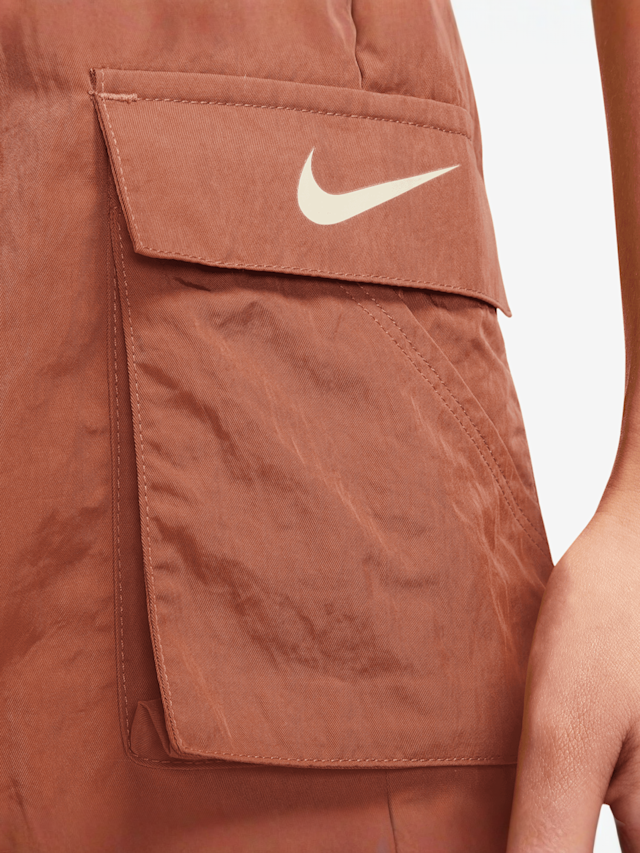 Nike, Sportswear Essential Woven High-Rise Shorts, bruin, Afbeelding 4 van 4