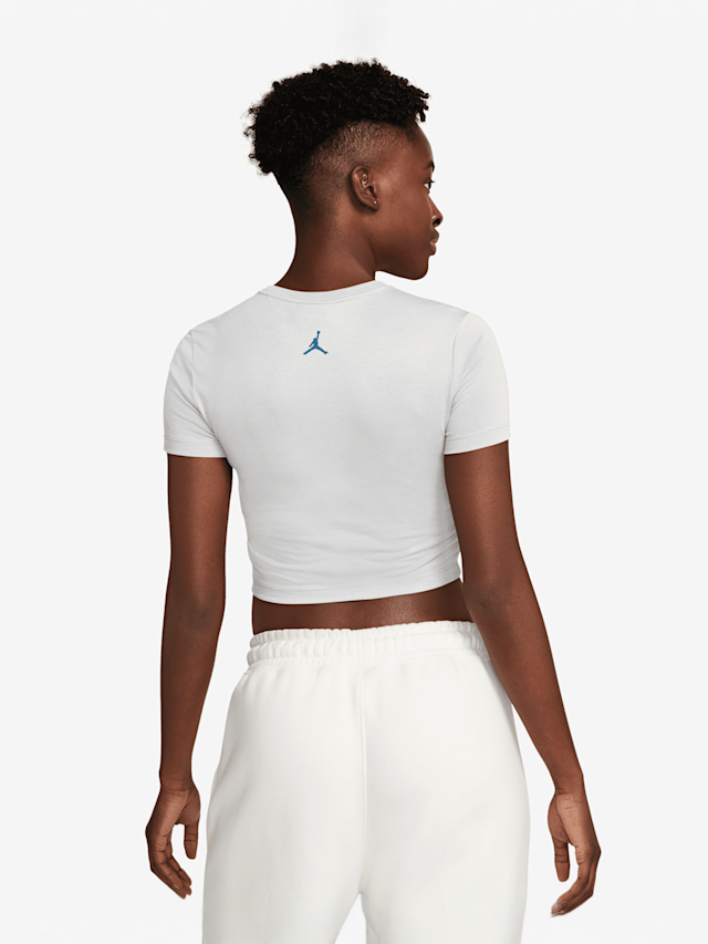 Jordan, Short Sleeve Graphics Slim Crop Tee, biały, Obraz 2 z 3