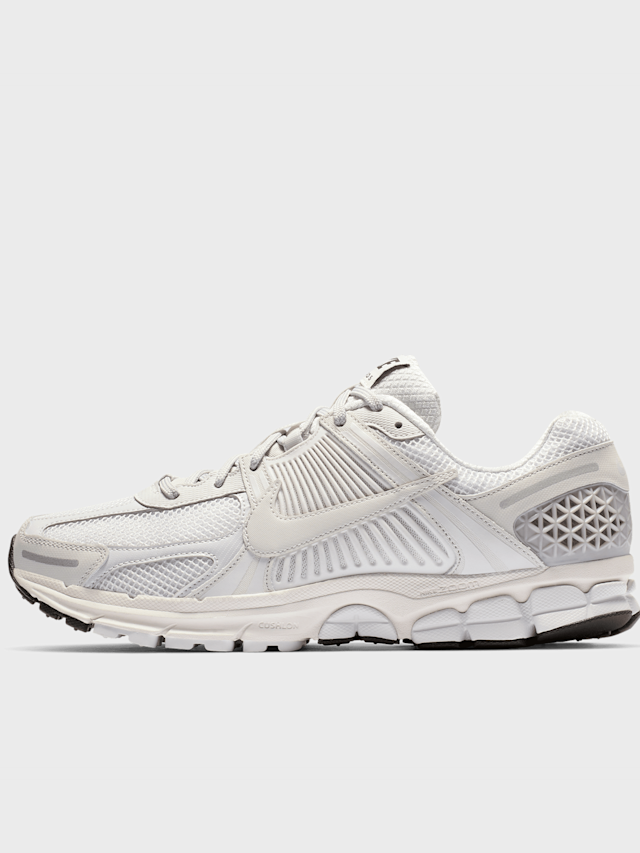 Nike, Zoom Vomero 5, grijs, Afbeelding 1 van 7