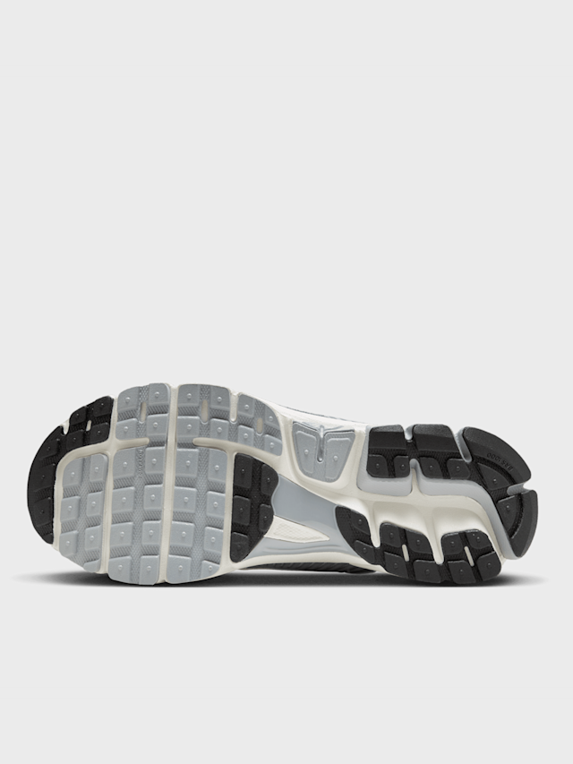 Nike, WMNS Zoom Vomero 5, grey, Image 3 of 9