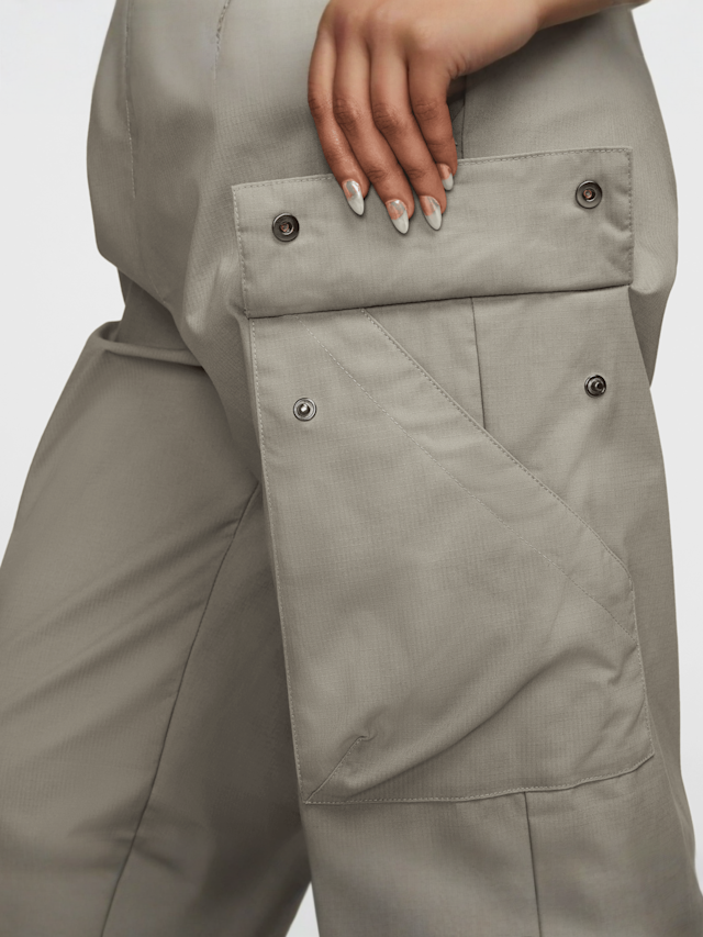 Nike, Sportswear Essential Woven Mid-Rise Standard Cargo Pants, beige, Image 5 of 7