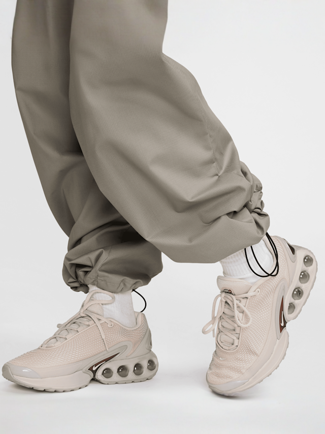 Nike, Sportswear Essential Woven Mid-Rise Standard Cargo Pants, beige, Image 6 of 7
