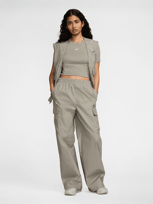 Nike, Sportswear Essential Woven Mid-Rise Standard Cargo Pants, beige, Image 7 of 7