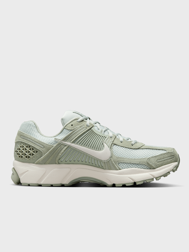 Nike, Zoom Vomero 5, green, Image 2 of 9