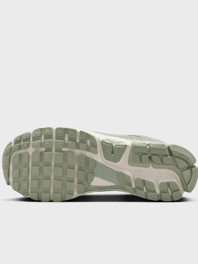 Nike, Zoom Vomero 5, green, Image 3 of 9