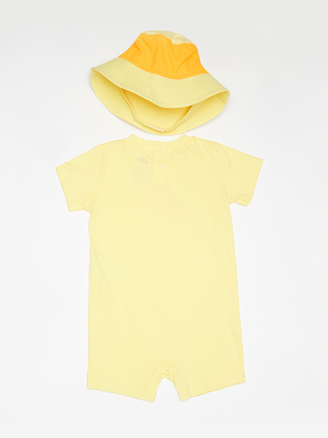 Nike, Junior Sportswear PE Romper Bucket Hat Set, geel, Afbeelding 2 van 5