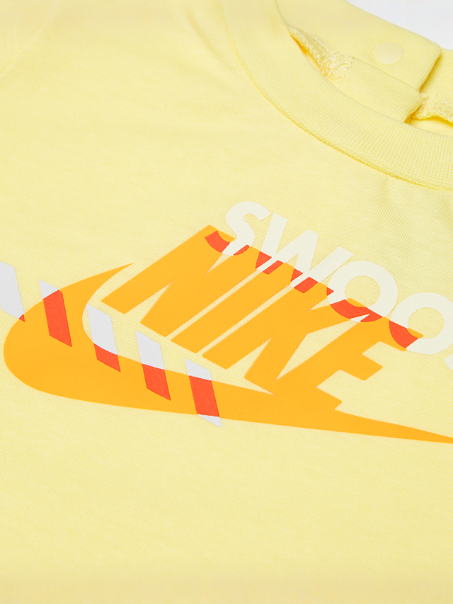 Nike, Junior Sportswear PE Romper Bucket Hat Set, geel, Afbeelding 3 van 5