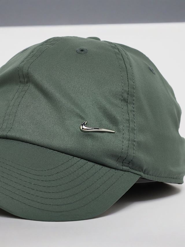 Nike, Dri-FIT Club Unstrukturierte Metall-Swoosh-Cap, green, Image 4 of 4