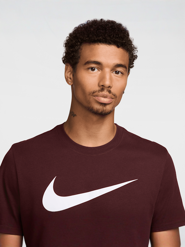 Nike, Sportswear Icon Swoosh T-Shirt, red, Image 3 of 4