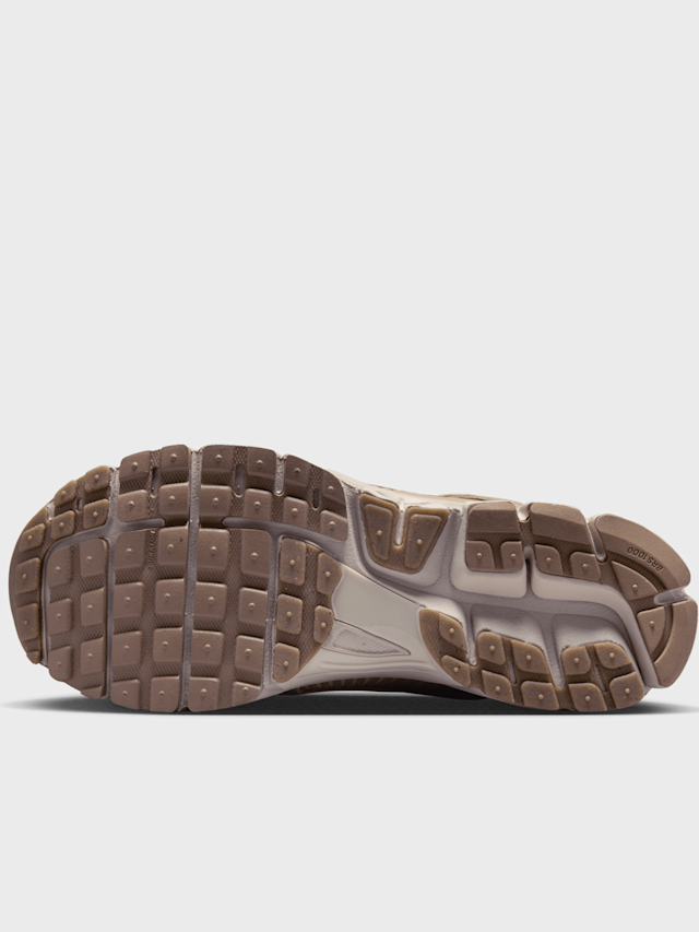 Nike, Zoom Vomero 5, brown, Image 3 of 8