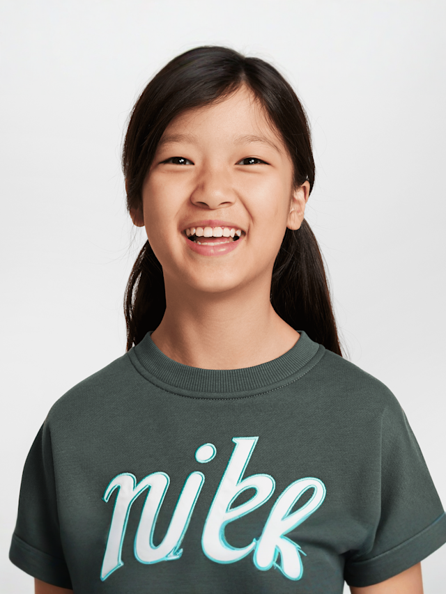 Nike, Sportswear Club Fleece Boxy Crew Graphics Star, green, Image 3 of 5