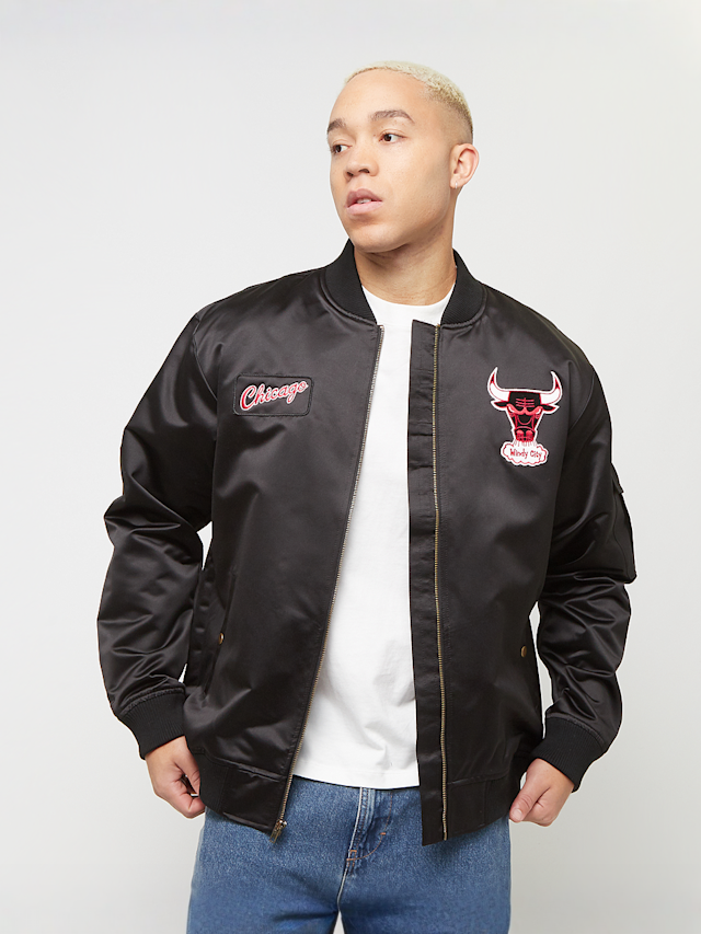 Mitchell & Ness, NBA Chicago Bulls Team Leader Satin Bomber, black, Image 1 of 7