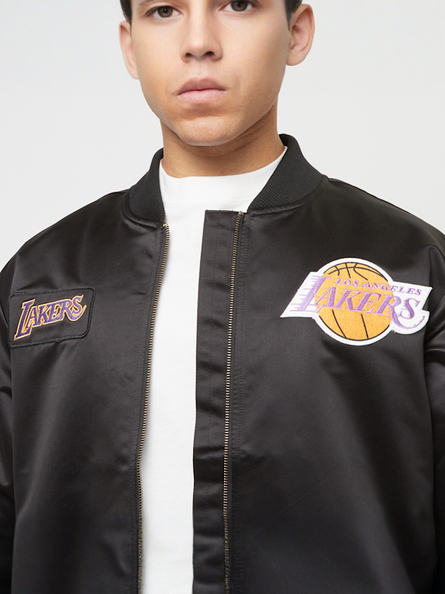 Mitchell & Ness, NBA Los Angeles Lakers Team Leader Satin Bomber, black, Image 3 of 7
