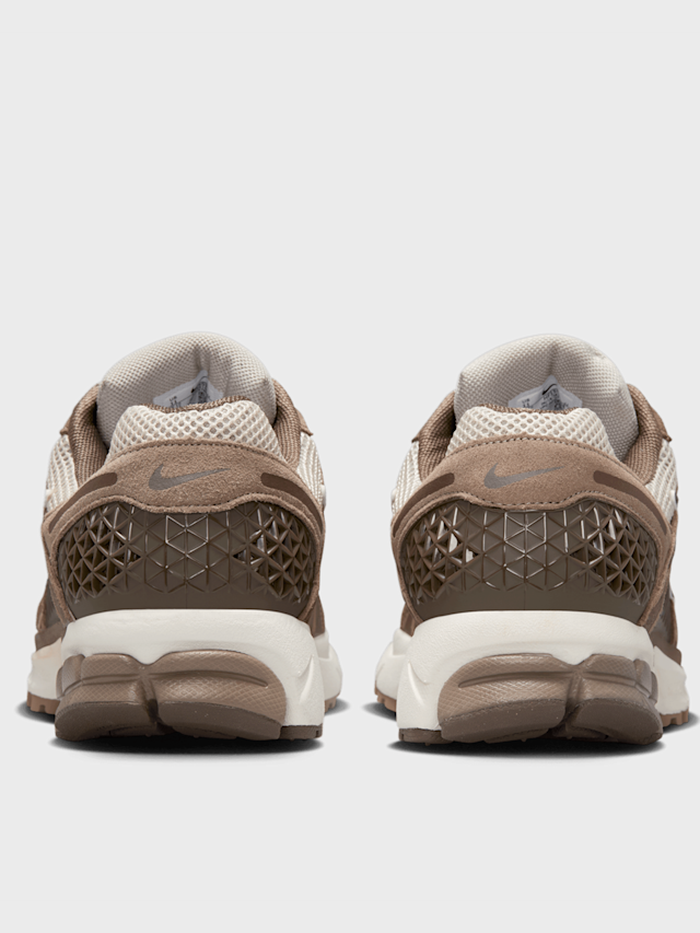 Nike, Zoom Vomero 5, brown, Image 5 of 9